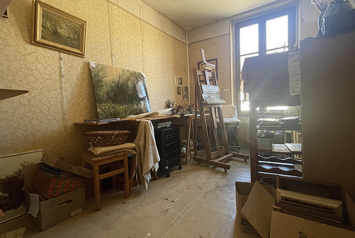 Maison à vendre en centre-ville de Prémery avec 3 chambres et cour privative 