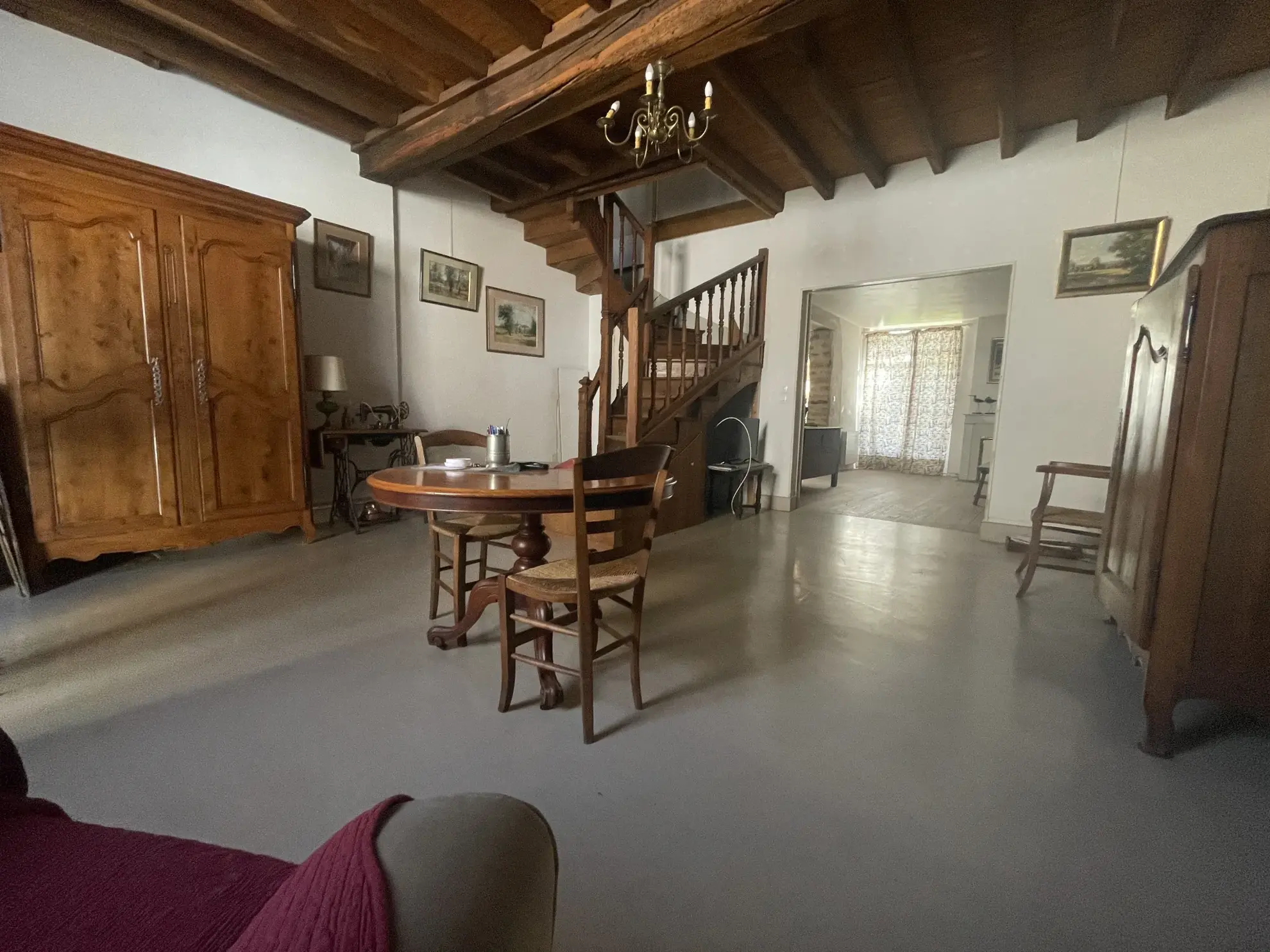 Maison à vendre en centre-ville de Prémery avec 3 chambres et cour privative 