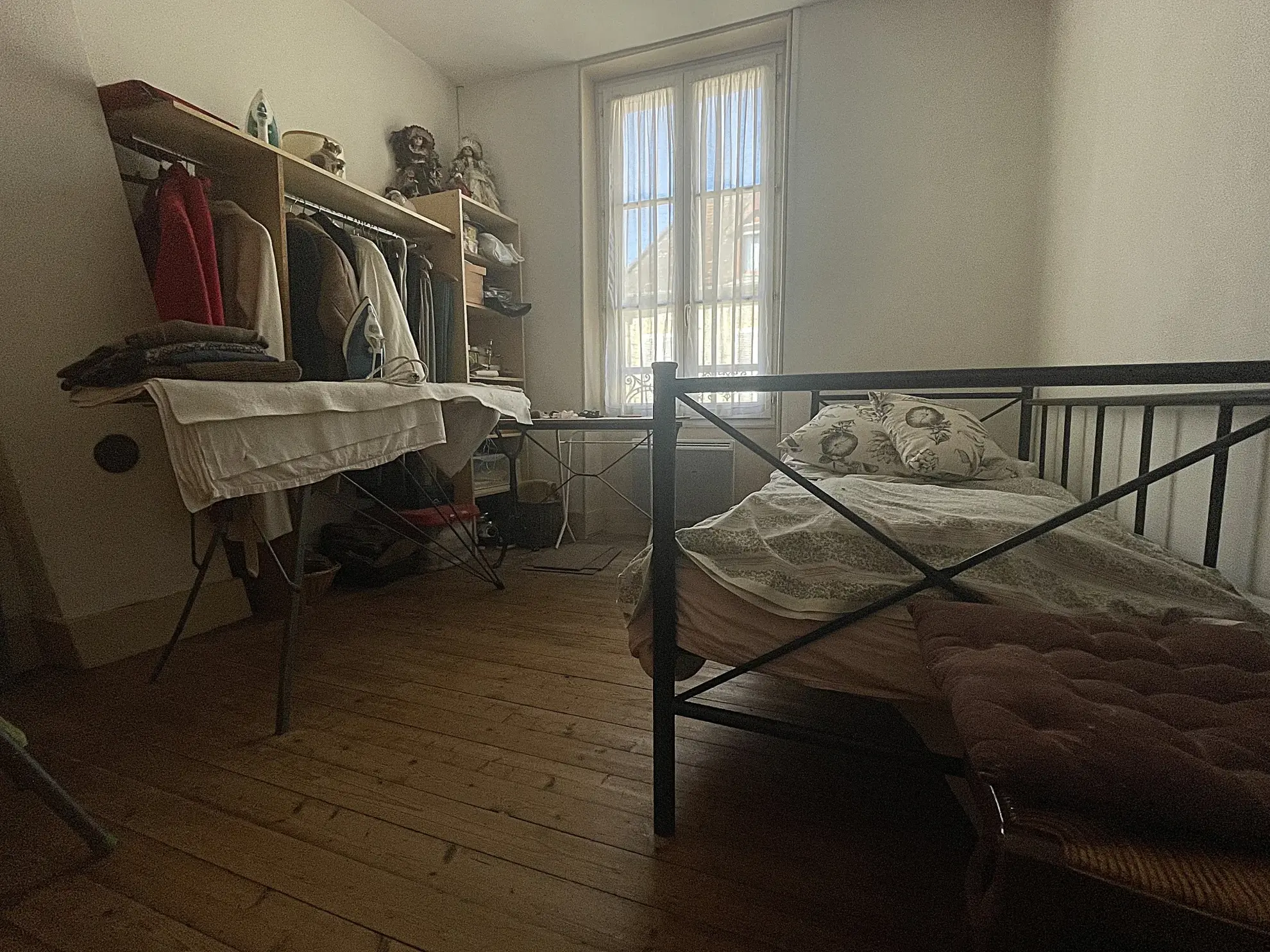 Maison à vendre en centre-ville de Prémery avec 3 chambres et cour privative 