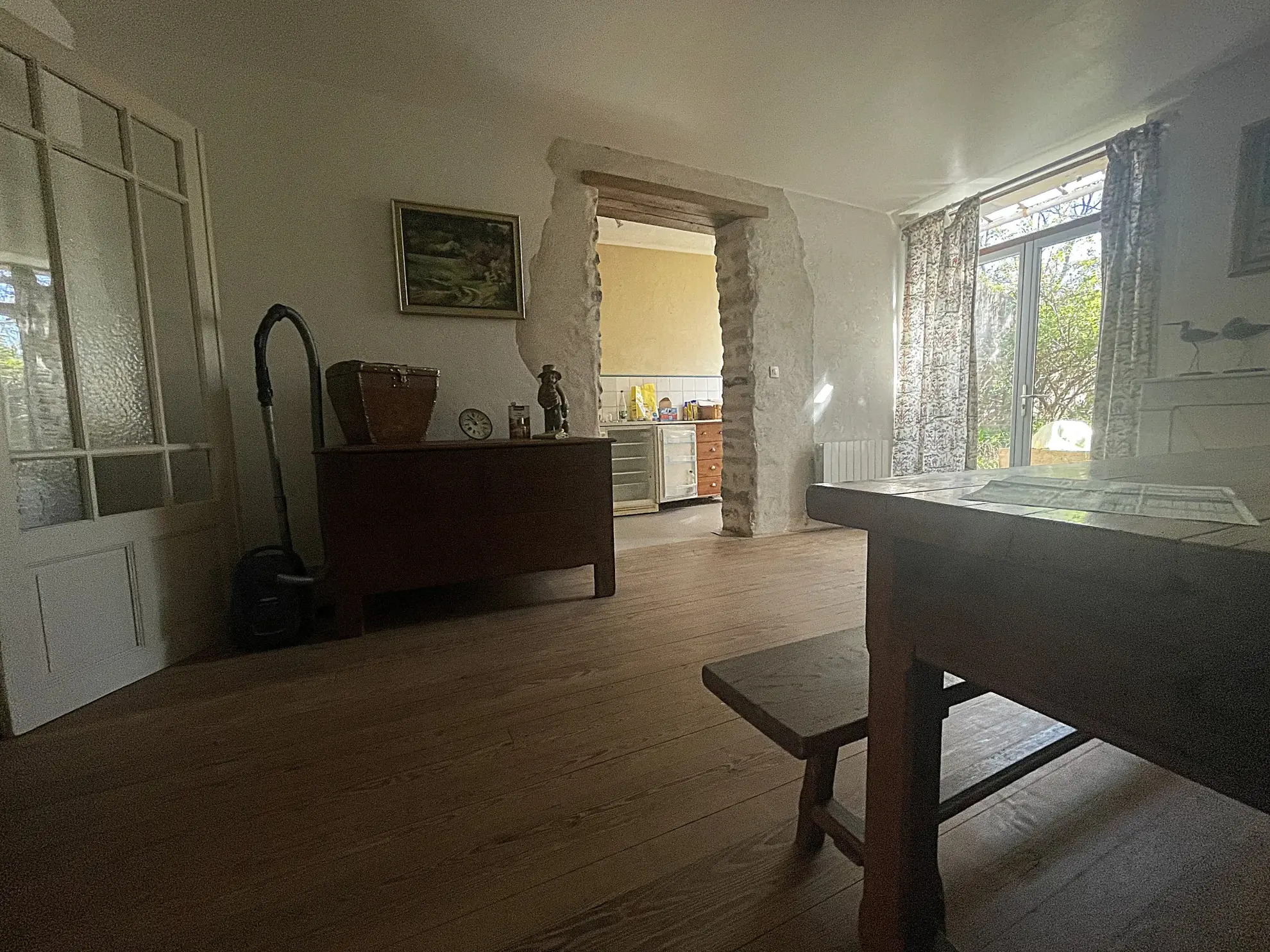 Maison à vendre en centre-ville de Prémery avec 3 chambres et cour privative 