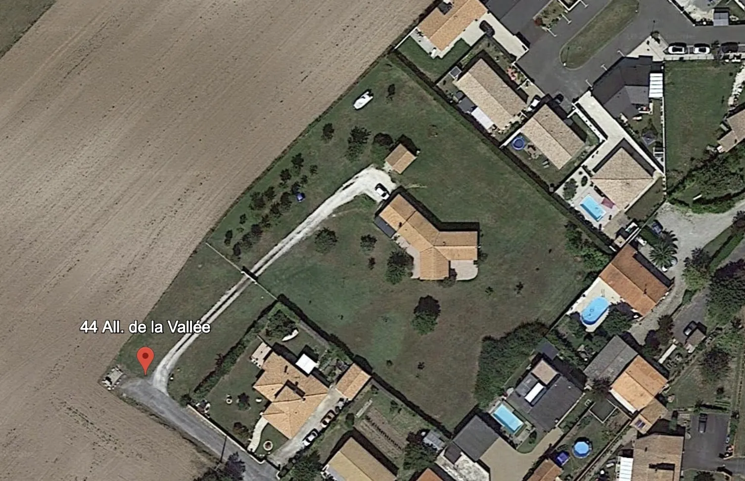 Terrain constructible à Meschers-sur-Gironde de 381 m² avec exposition sud-est 