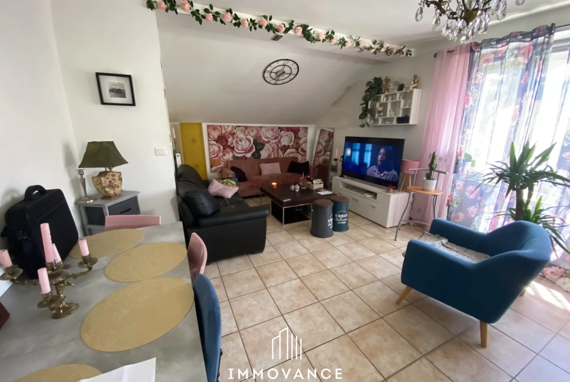 Maison divisée en 3 appartements avec terrain et garage à Millau 