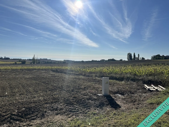 Terrain à bâtir de 1258 m² à Ste Radegonde, proche Fleurance