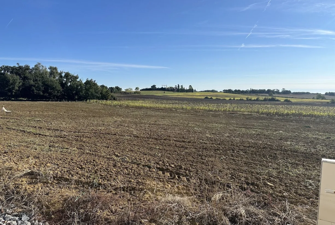 Terrain à bâtir de 1258 m² à Ste Radegonde, proche Fleurance 