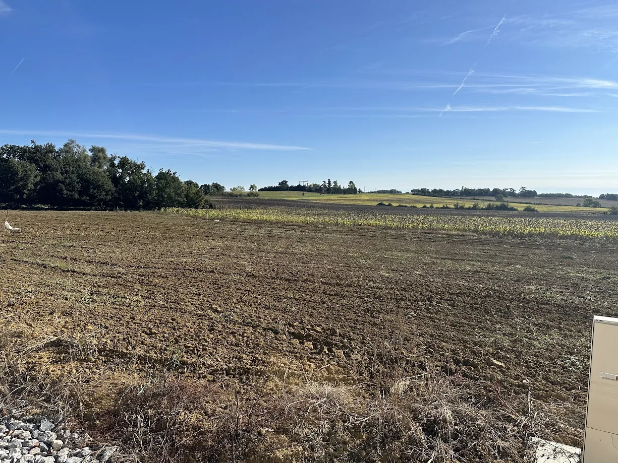 Terrain à bâtir de 1258 m² à Ste Radegonde, proche Fleurance 