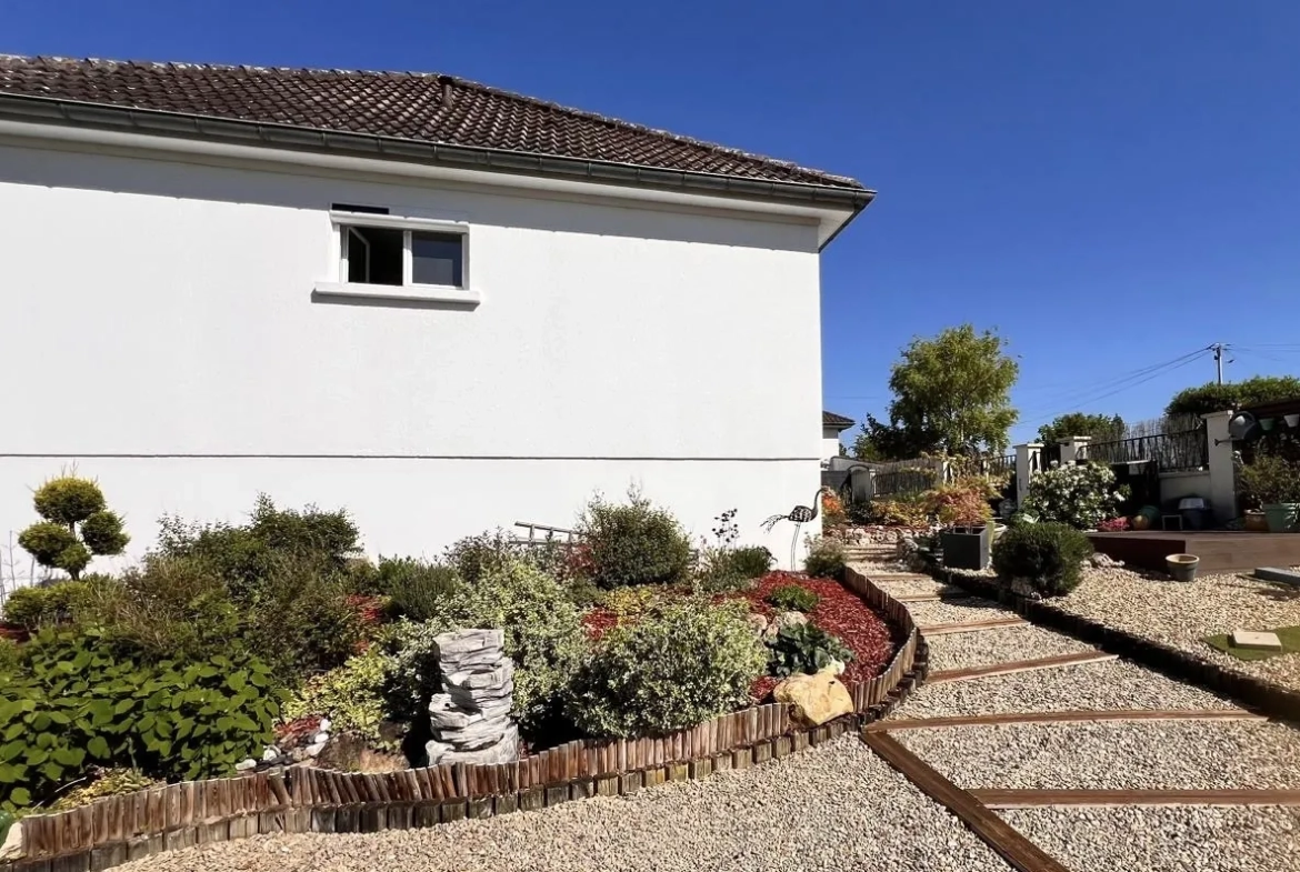 Maison rénovée de 76 m² à Pont-Sainte-Marie avec jardin et sous-sol, proche Troyes 