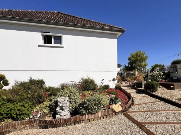 Maison rénovée de 76 m² à Pont-Sainte-Marie avec jardin et sous-sol, proche Troyes