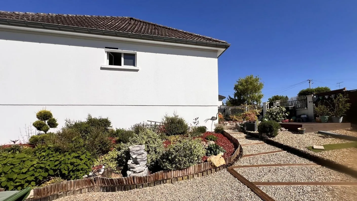 Maison rénovée de 76 m² à Pont-Sainte-Marie avec jardin et sous-sol, proche Troyes 