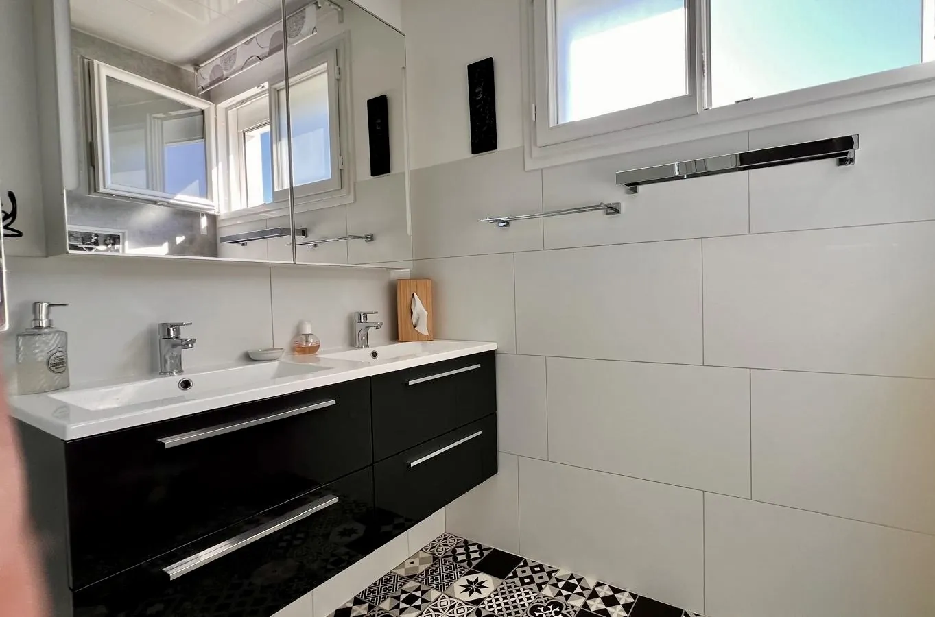 Maison rénovée de 76 m² à Pont-Sainte-Marie avec jardin et sous-sol, proche Troyes 