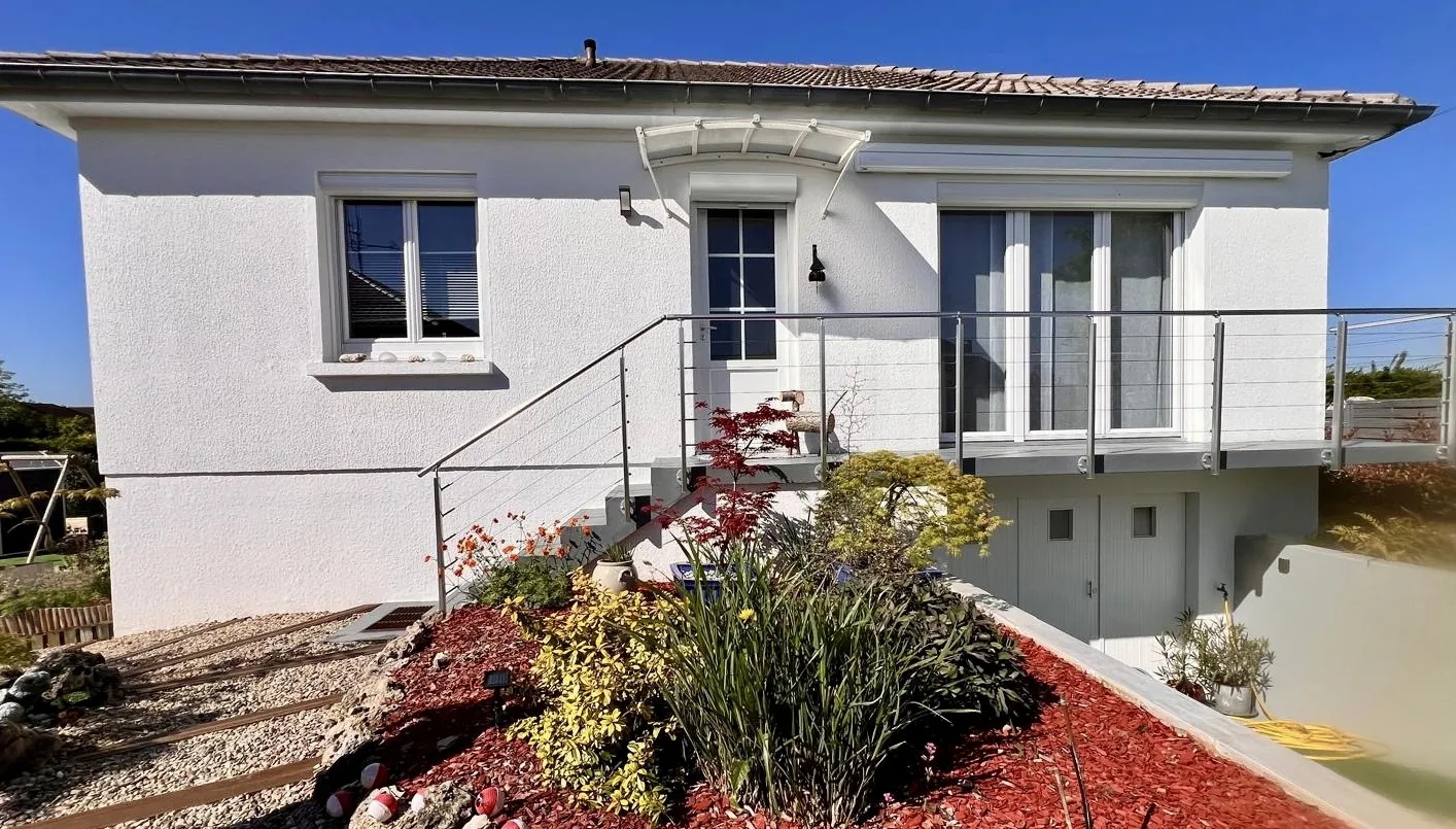 Maison rénovée de 76 m² à Pont-Sainte-Marie avec jardin et sous-sol, proche Troyes 