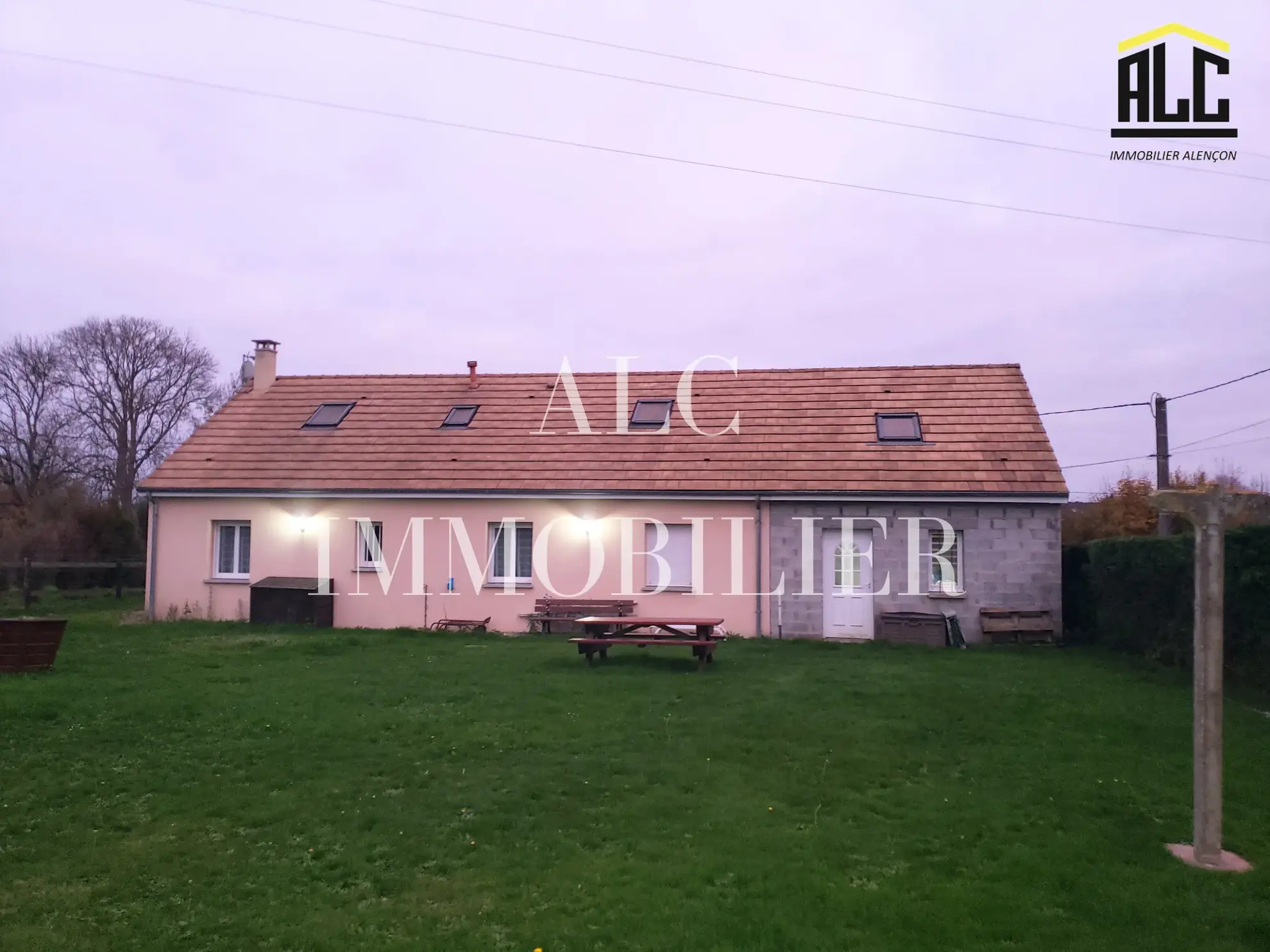 Maison de plain-pied récente de 94 m² avec garage à l'Aigle 