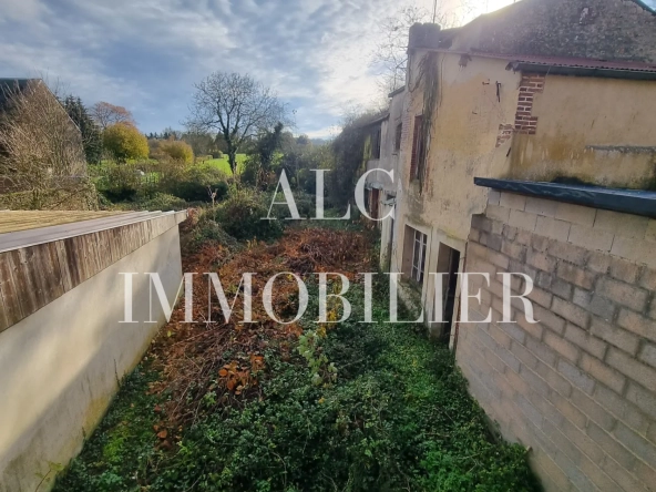 Immeuble à vendre à Courtomer - Maison de village avec terrain et dépendance