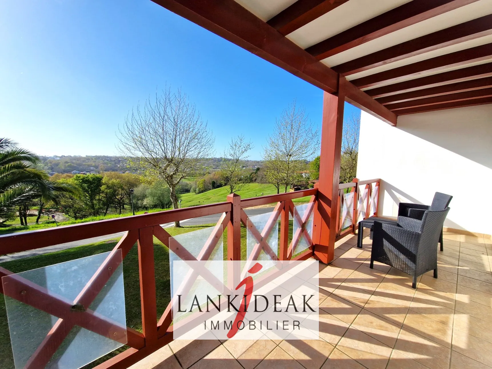 Appartement T2 bis de 48 m² avec terrasse et piscine à Bassussarry 
