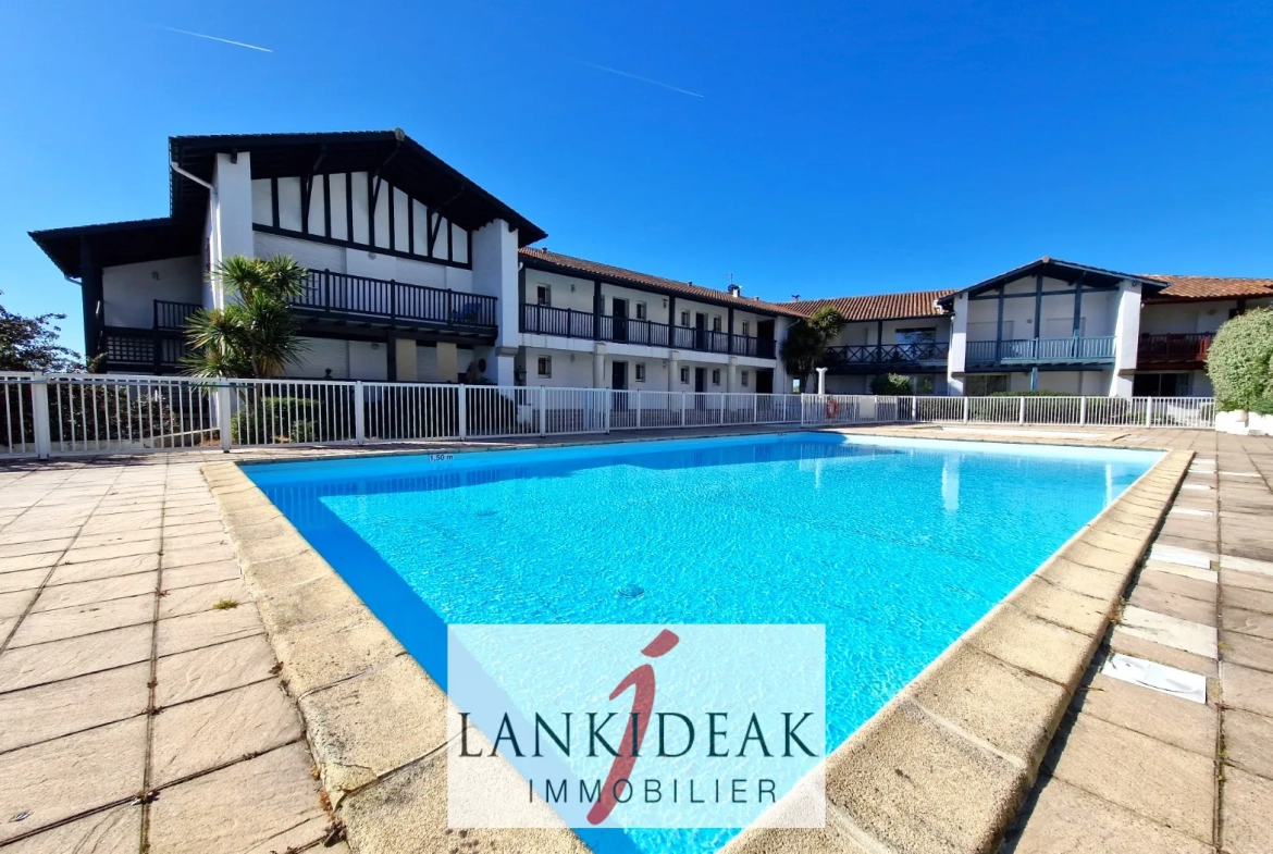 Appartement T2 bis de 48 m² avec terrasse et piscine à Bassussarry 