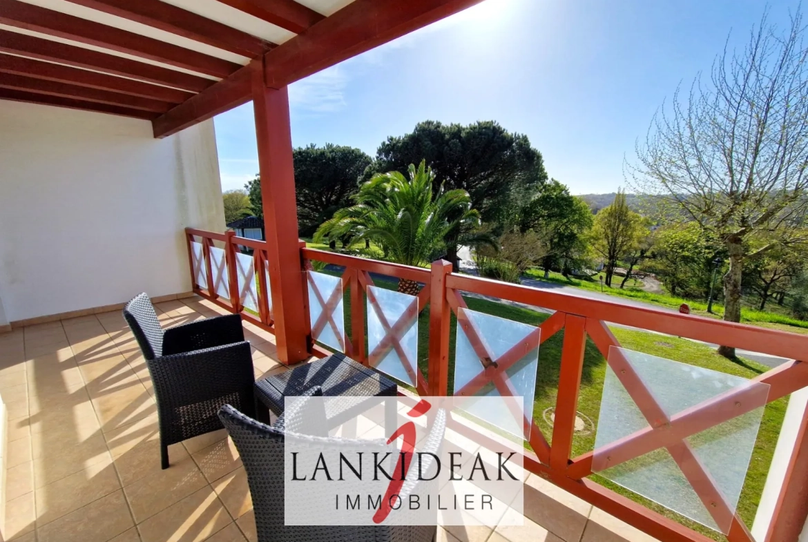 Appartement T2 bis de 48 m² avec terrasse et piscine à Bassussarry 