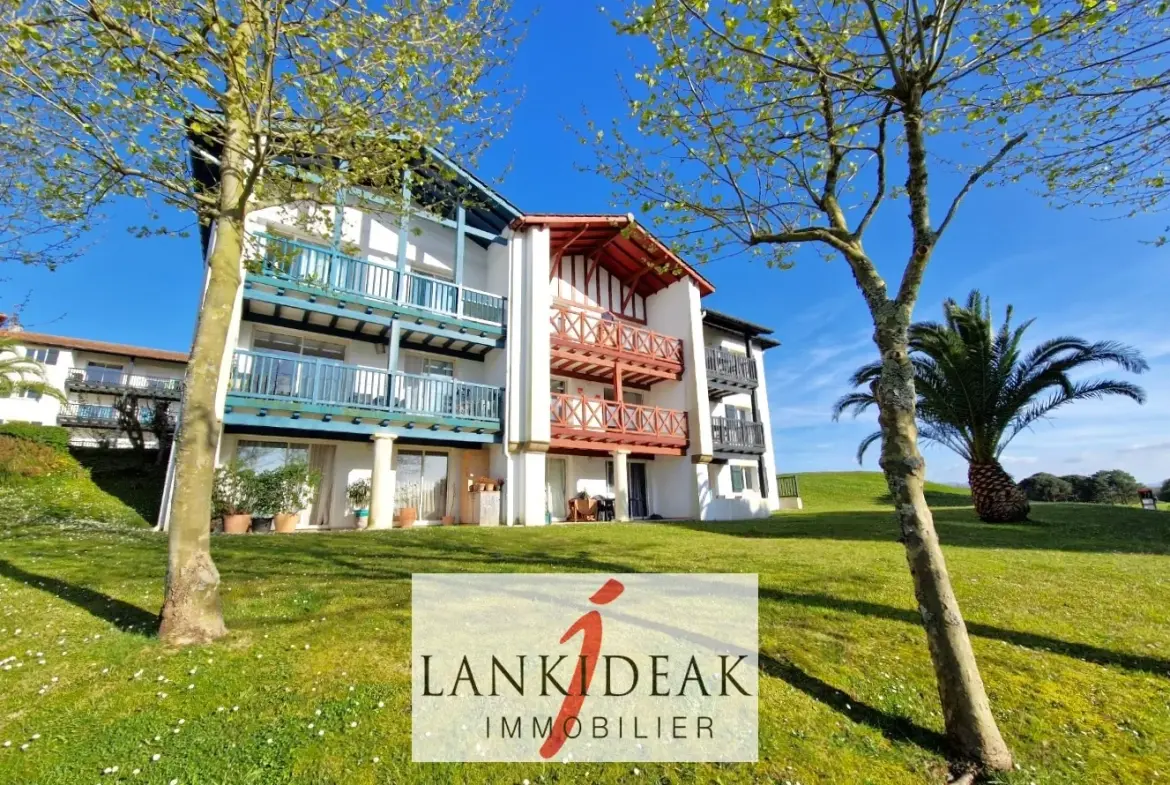 Appartement T2 bis de 48 m² avec terrasse et piscine à Bassussarry 