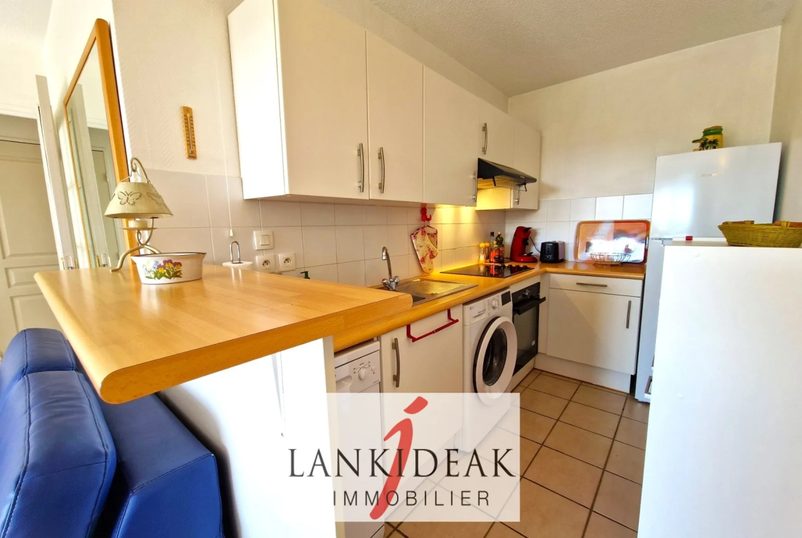 Appartement T2 bis de 48 m² avec terrasse et piscine à Bassussarry 