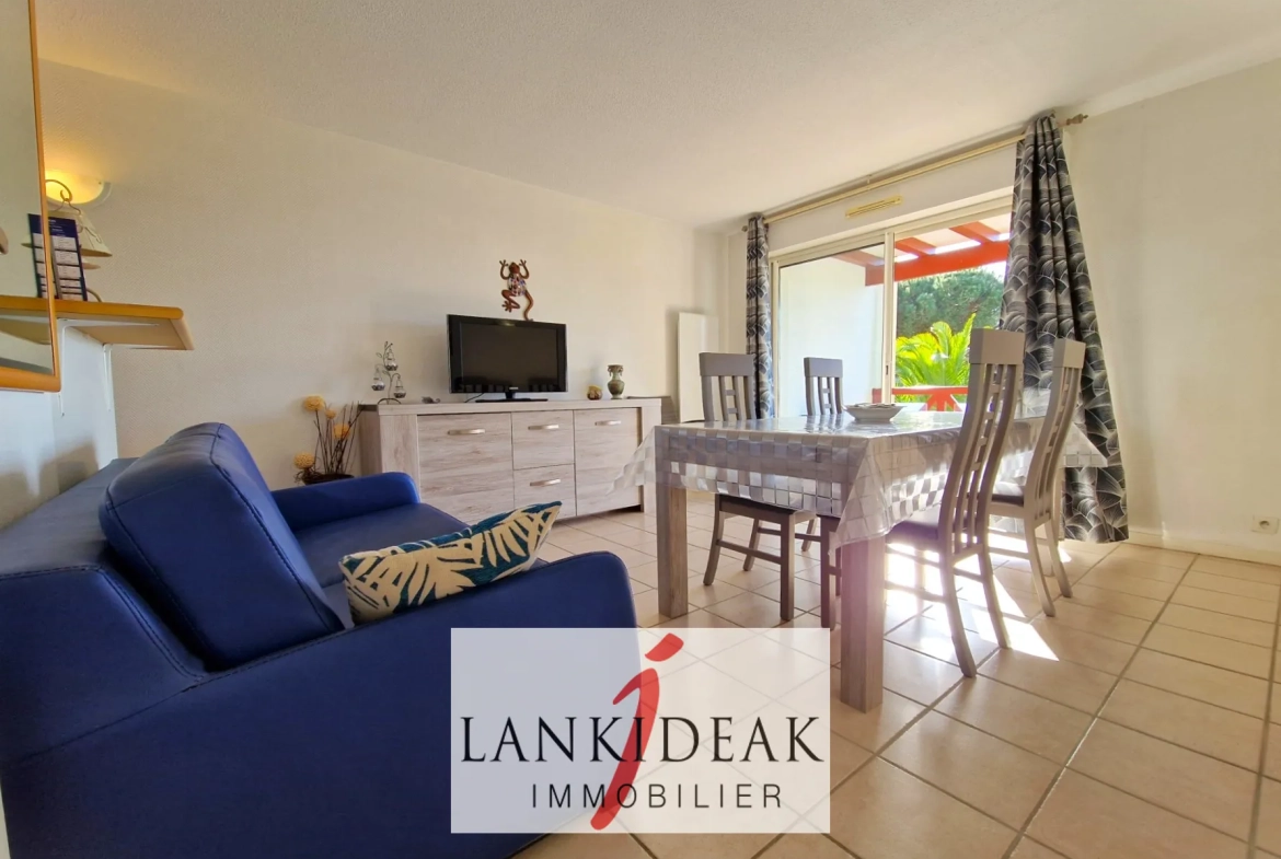 Appartement T2 bis de 48 m² avec terrasse et piscine à Bassussarry 