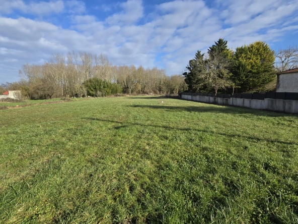 Terrain constructible de 696 m² à Forges, hors lotissement, vue nature 