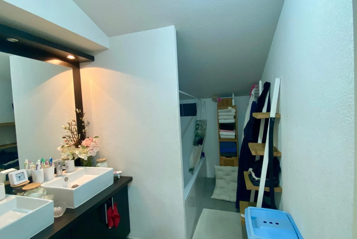 Appartement T4 lumineux avec terrasse et parking à Tournefeuille 
