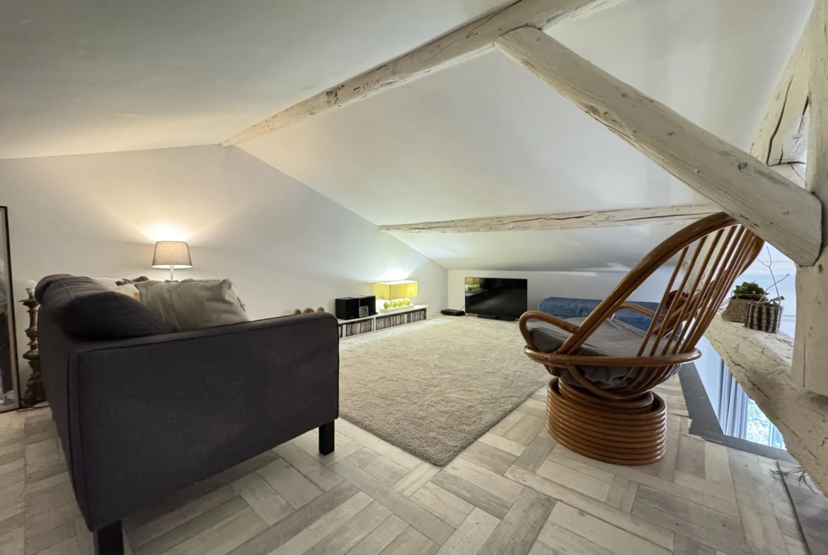 Appartement d'exception à Nîmes, 132 m² avec mezzanine dans le quartier Révolution 
