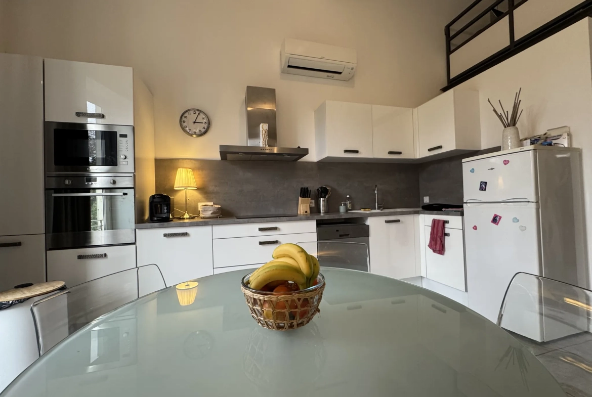 Appartement d'exception à Nîmes, 132 m² avec mezzanine dans le quartier Révolution 