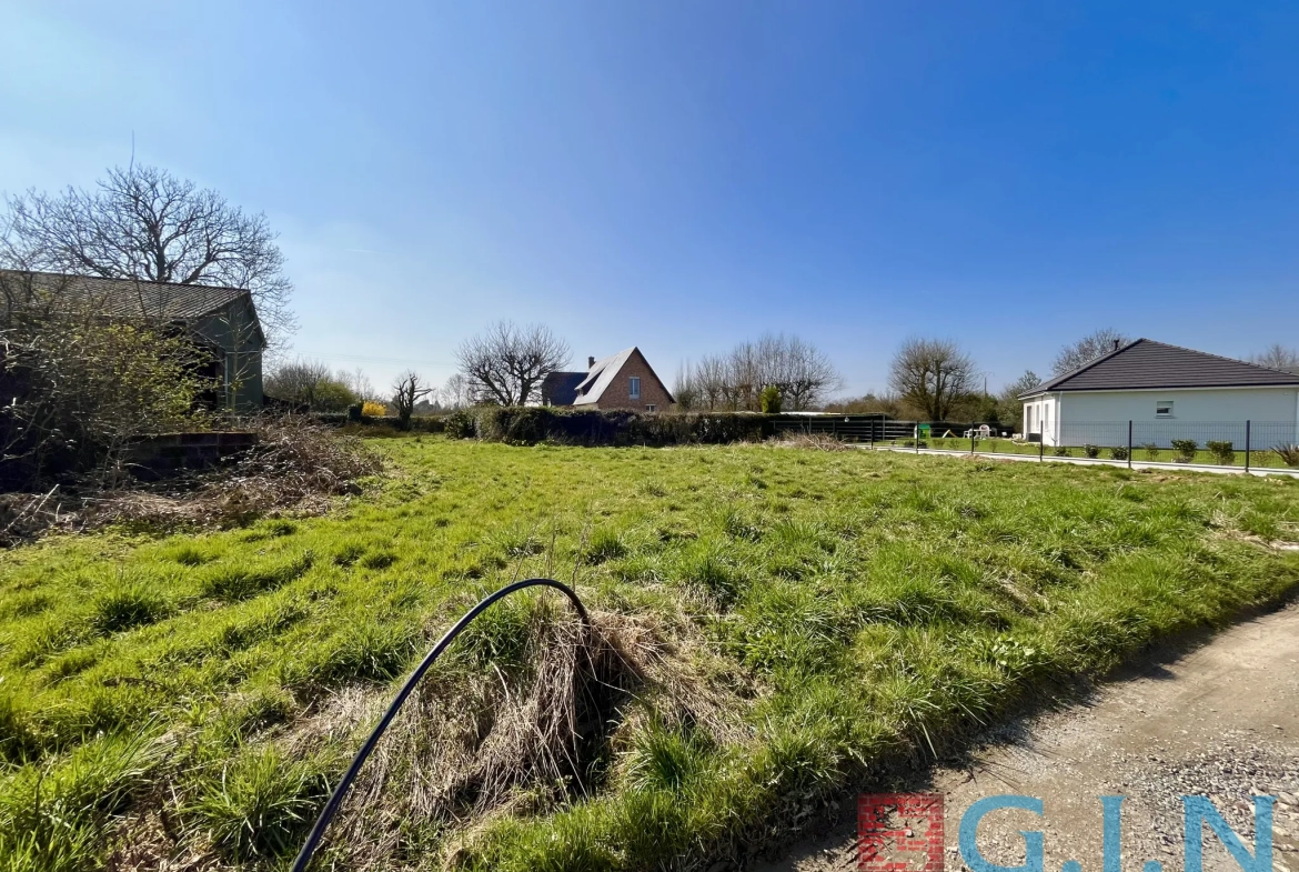 Terrain constructible de 1283 m² à Buchy avec grange et tout raccordement 