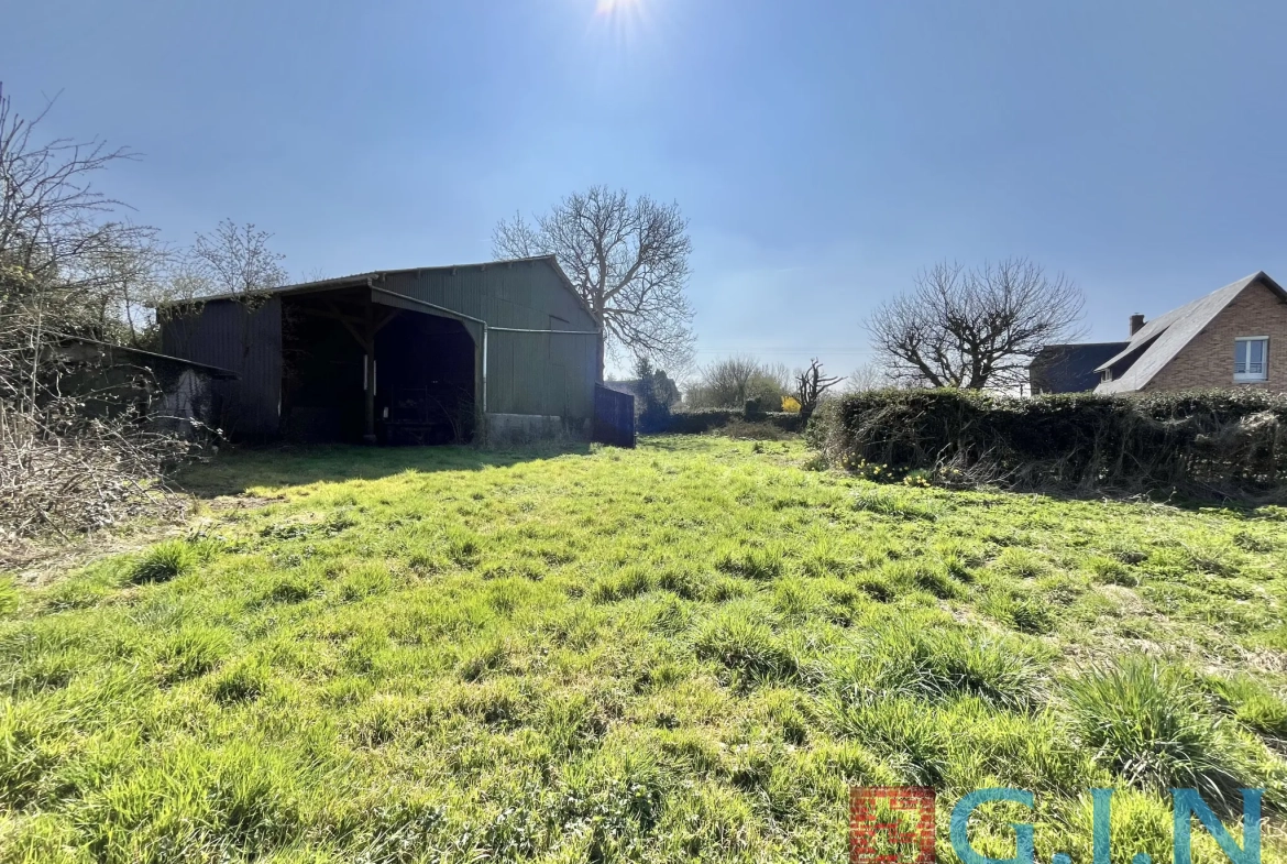 Terrain constructible de 1283 m² à Buchy avec grange et tout raccordement 