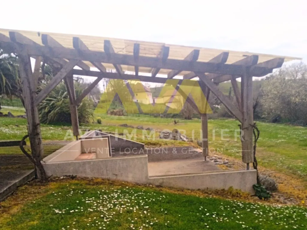 Maison à rénover avec vue panoramique et jardin à Vielleségure 