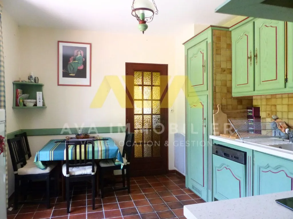 Maison à rénover avec vue panoramique et jardin à Vielleségure 
