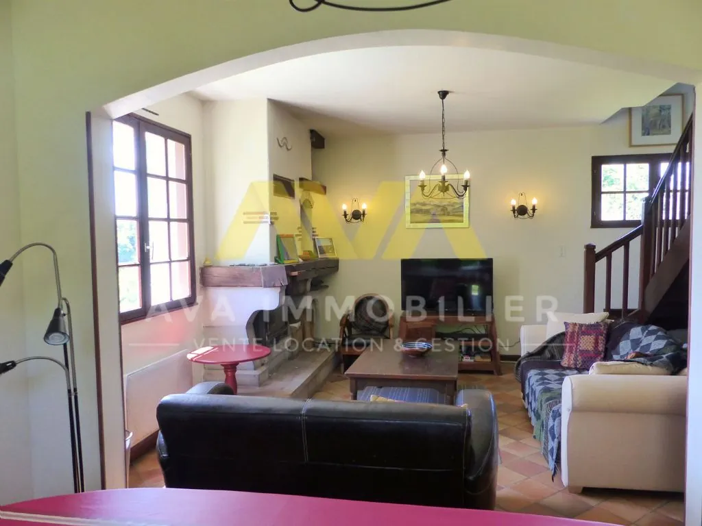 Maison à rénover avec vue panoramique et jardin à Vielleségure 