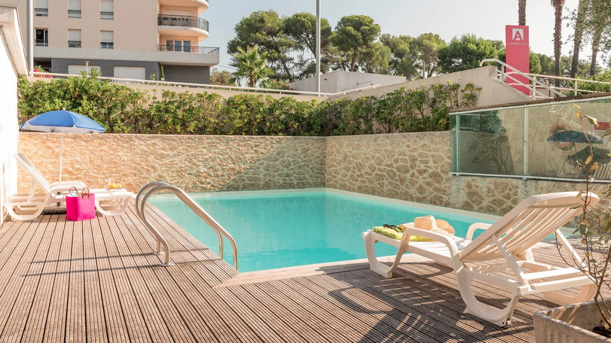 Studio en bail commercial avec balcon à Antibes - Investissement locatif 