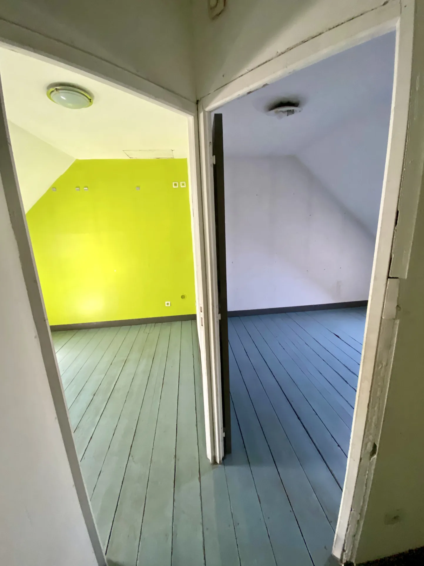 Maison semi-individuelle à Maubeuge avec garage et terrain à rénover 