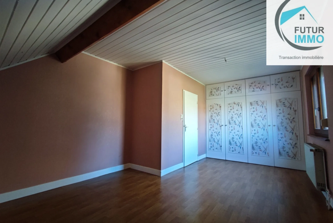 Maison accolée de 95 m² à Dasle avec garage et terrain clos 
