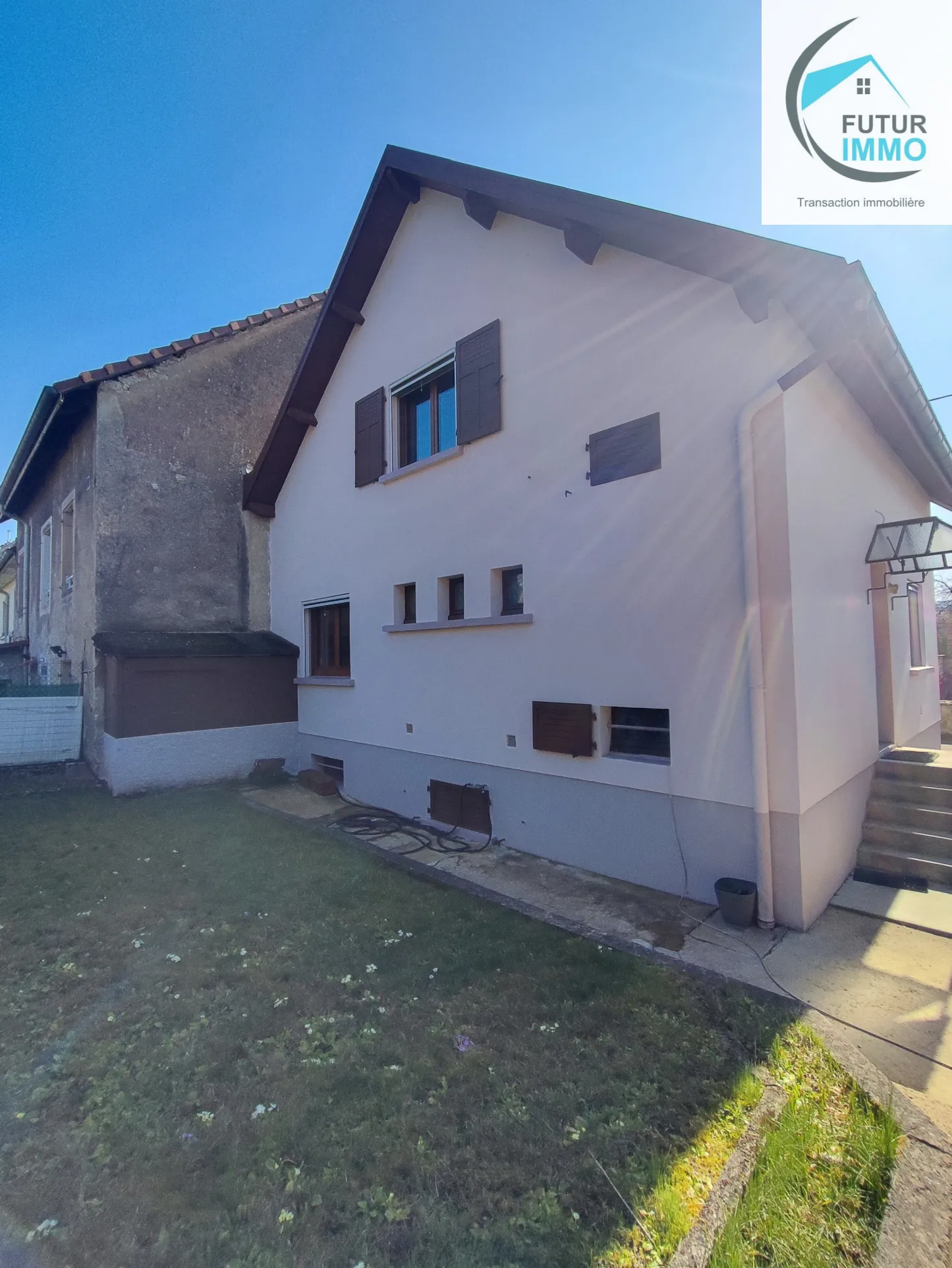 Maison accolée de 95 m² à Dasle avec garage et terrain clos 