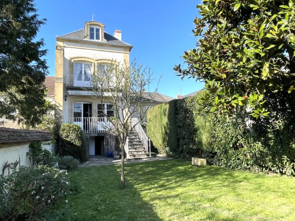 Rare propriété à Premery avec jardin, garage et belles prestations en plein centre-ville 