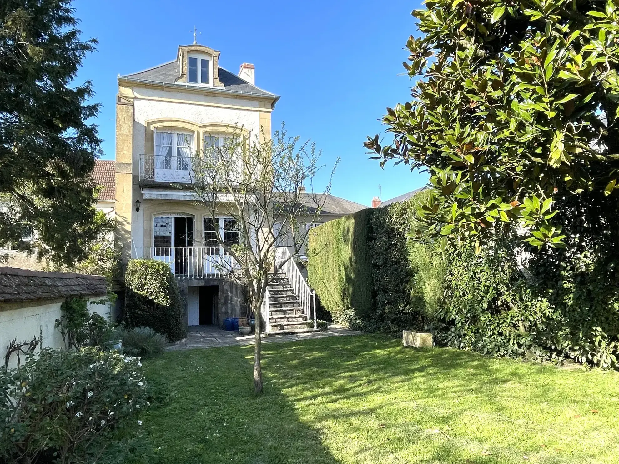 Rare propriété à Premery avec jardin, garage et belles prestations en plein centre-ville 