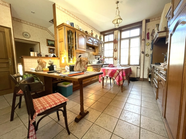 Rare propriété à Premery avec jardin, garage et belles prestations en plein centre-ville 