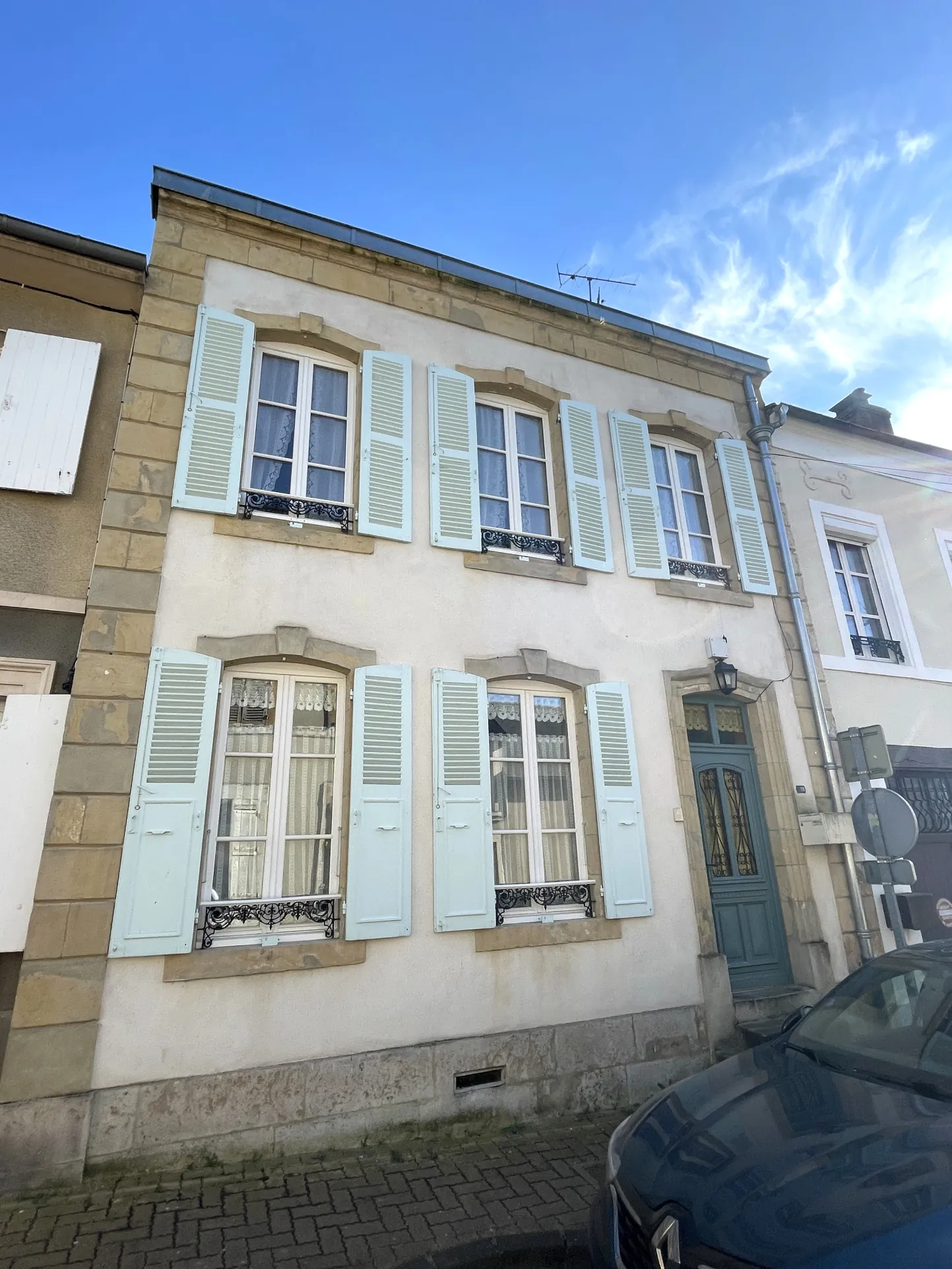 Rare propriété à Premery avec jardin, garage et belles prestations en plein centre-ville 