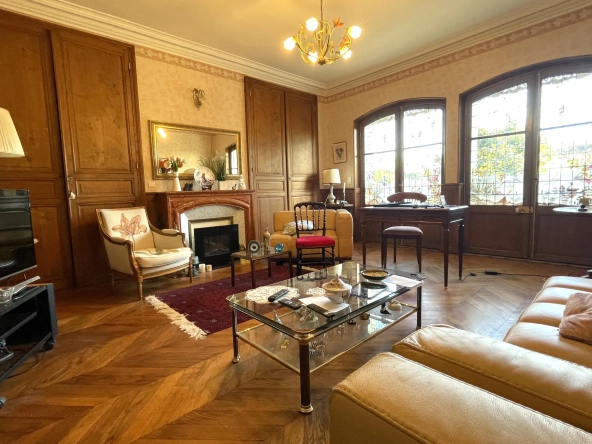 Rare propriété à Premery avec jardin, garage et belles prestations en plein centre-ville 
