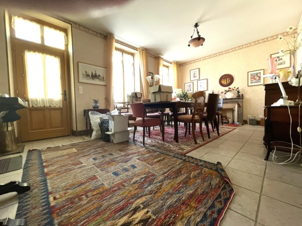 Rare propriété à Premery avec jardin, garage et belles prestations en plein centre-ville 