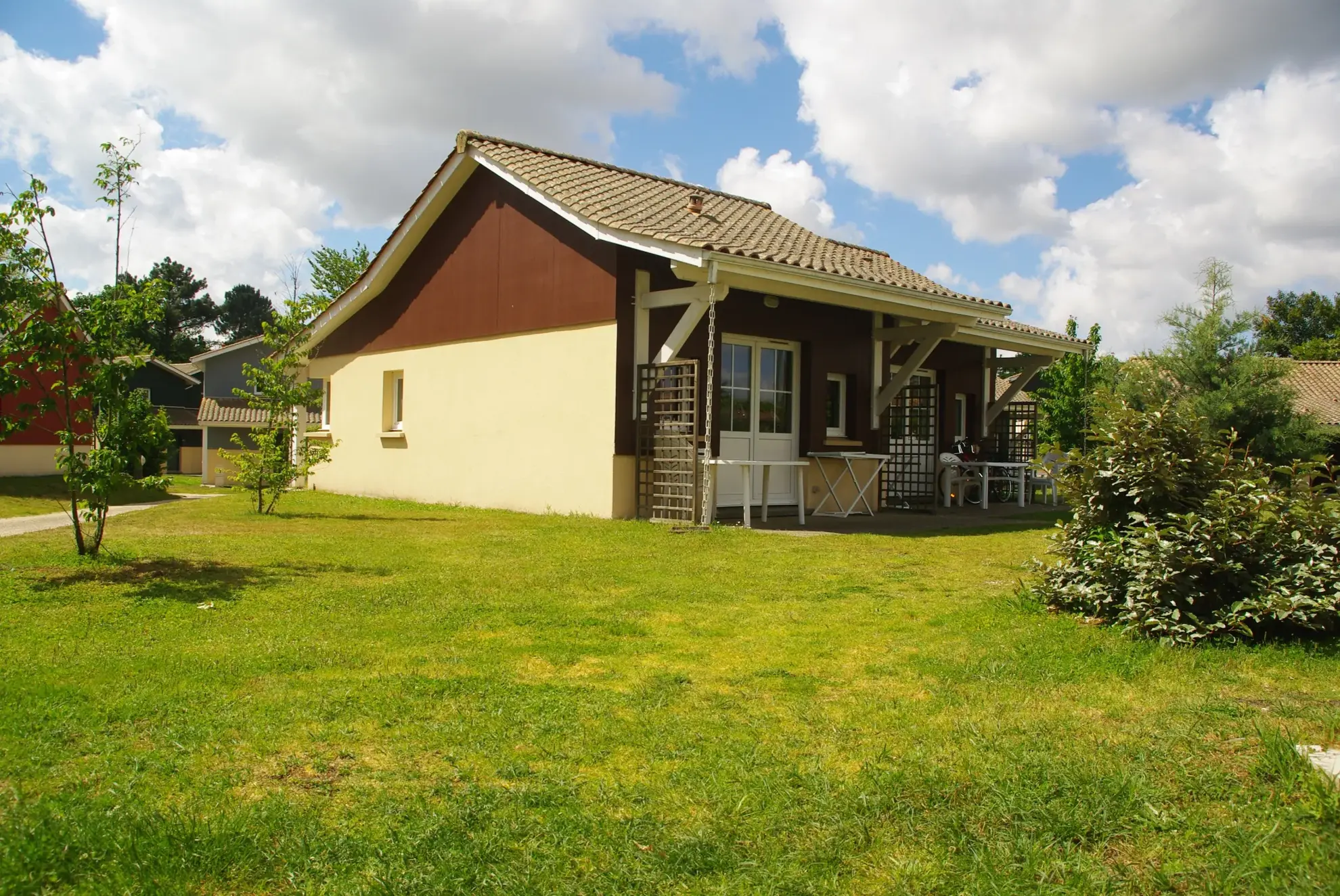 Investissement immobilier à Ares : ensemble de deux maisonnettes T2 avec rendement de 6,83% 