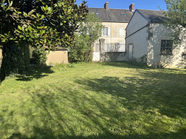 Rare propriété à Premery avec jardin, garage et belles prestations en plein centre-ville