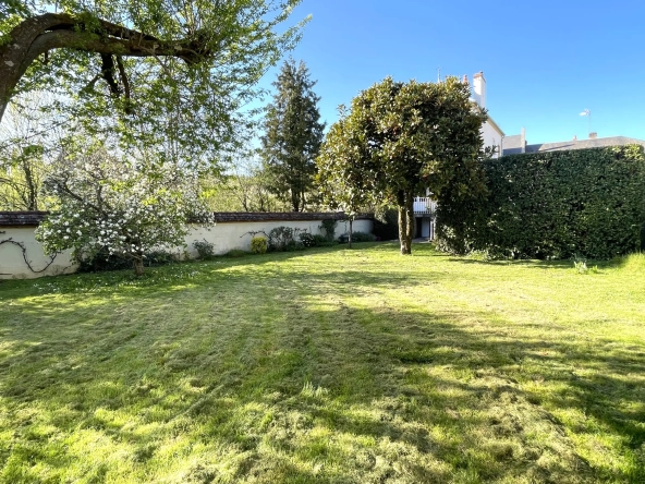 Rare propriété à Premery avec jardin, garage et belles prestations en plein centre-ville 