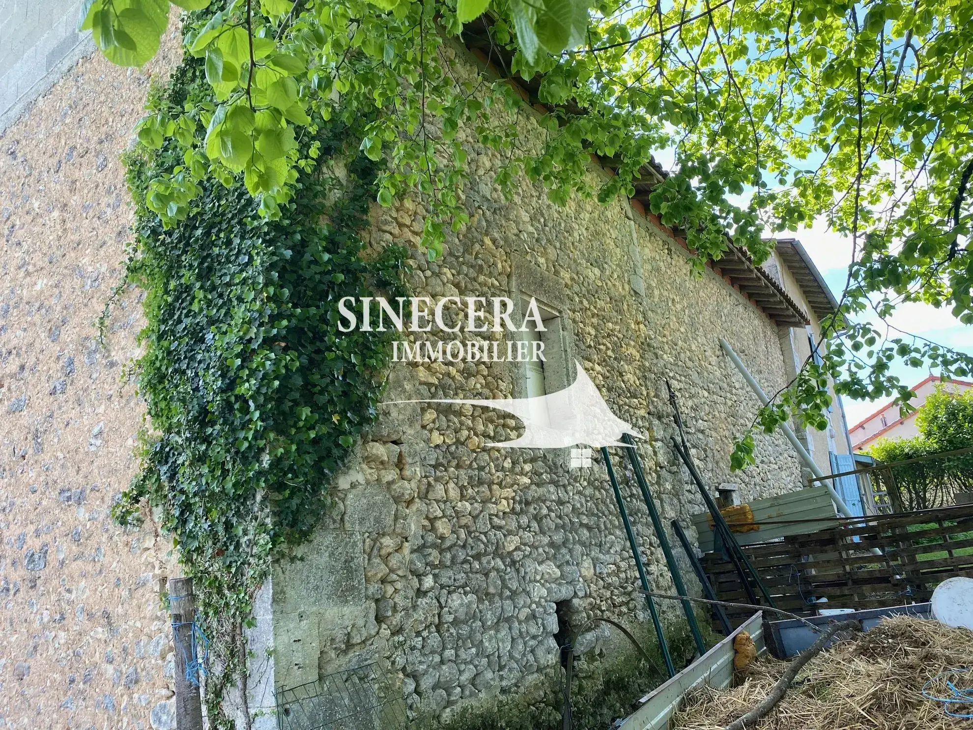Ancienne ferme en pierre avec grange à Celles - propriété de charme en Dordogne 