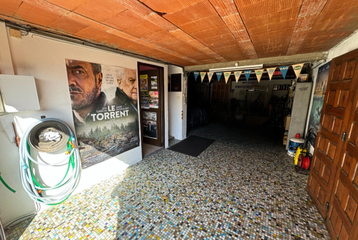 Maison avec piscine chauffée et garage à Quillan, vue panoramique sur montagnes 