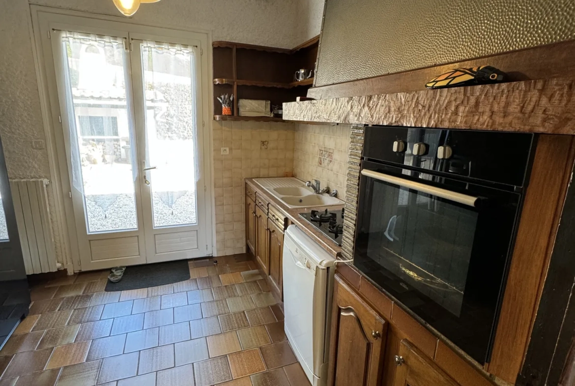 Maison avec piscine chauffée et garage à Quillan, vue panoramique sur montagnes 