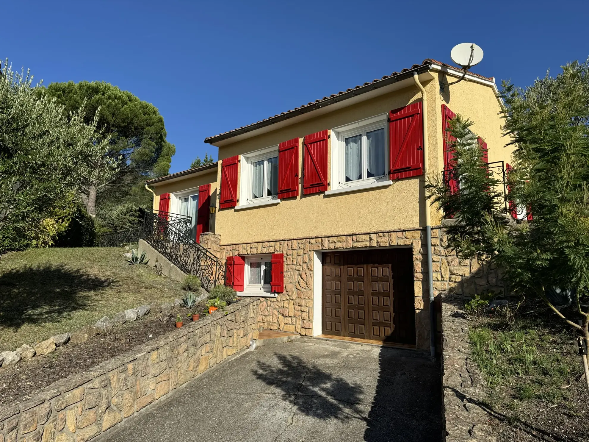 Maison avec piscine chauffée et garage à Quillan, vue panoramique sur montagnes 