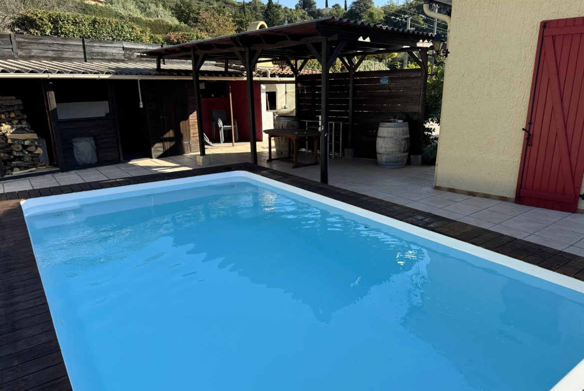 Maison avec piscine chauffée et garage à Quillan, vue panoramique sur montagnes 