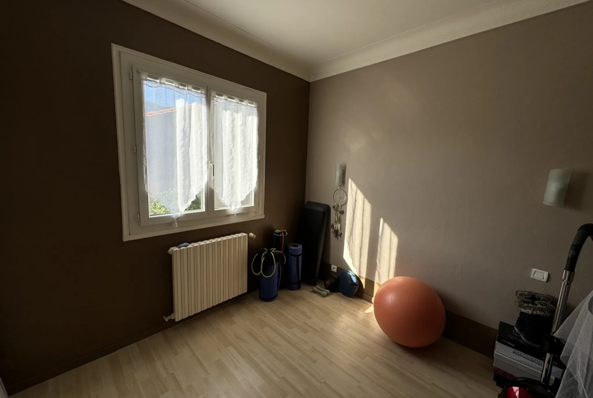 Maison avec piscine chauffée et garage à Quillan, vue panoramique sur montagnes 